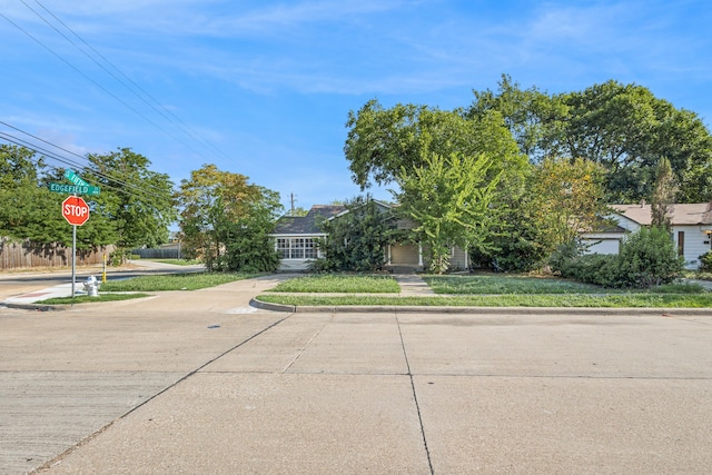 view of front of property