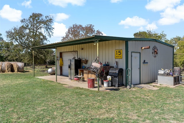 view of yard with a rural view