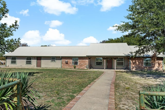 ranch-style home with a front yard