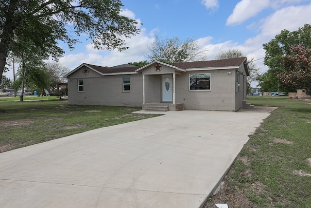 view of front of house with a front lawn