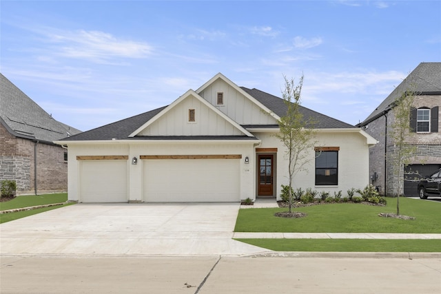 view of front of home featuring a front lawn and a garage