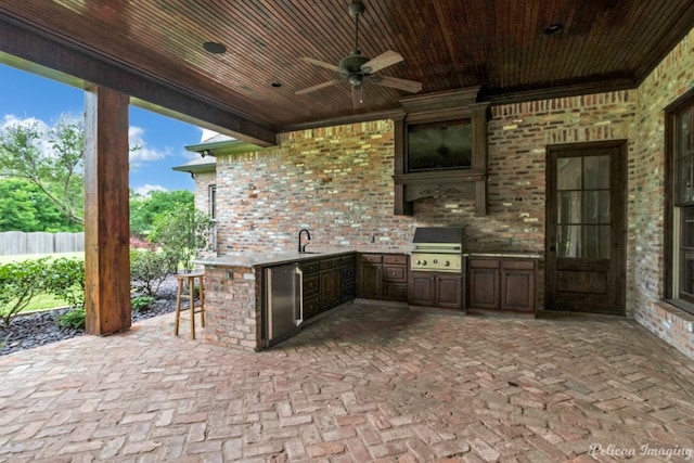 view of terrace featuring area for grilling, grilling area, ceiling fan, and sink