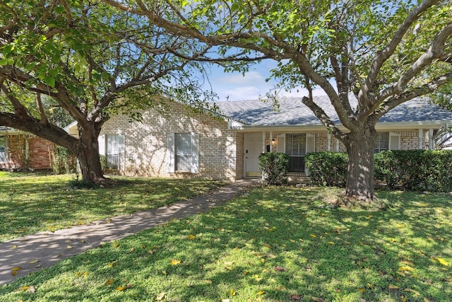 ranch-style home with a front yard