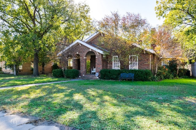 view of front facade featuring a front yard