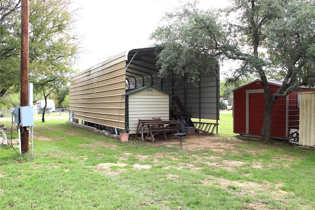 view of yard with an outdoor structure and a carport