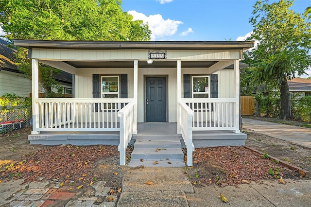 view of front of house featuring a porch