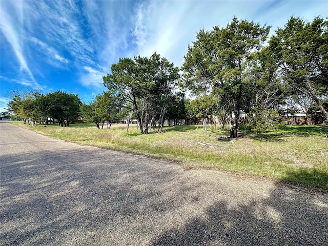 Listing photo 2 for 4902 Village Dr, Rio Vista TX 76093