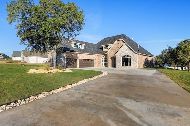 view of front facade featuring a front lawn and a garage