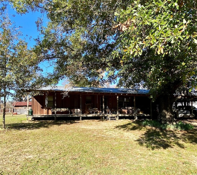 exterior space featuring a yard