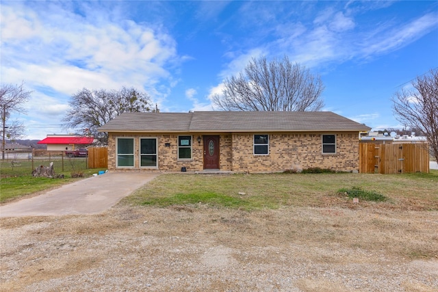 view of front of house with a front lawn