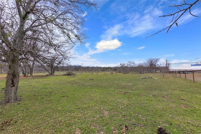 view of yard featuring a rural view