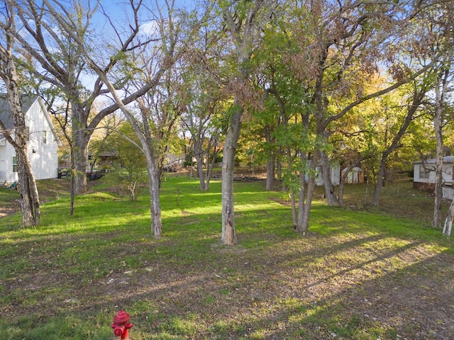 Listing photo 2 for 1512 E Lake Dr, Weatherford TX 76087