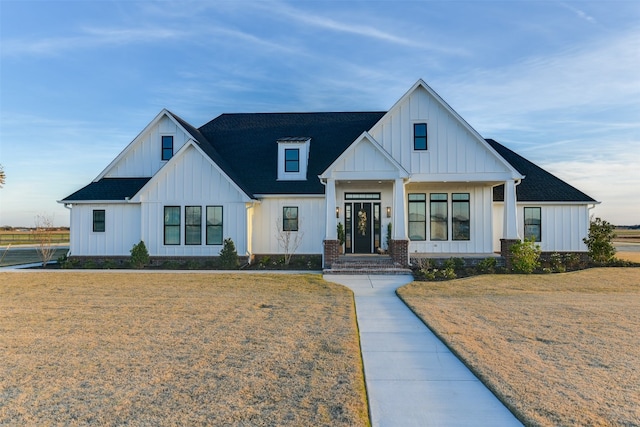 modern inspired farmhouse featuring a front yard