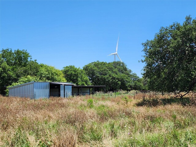 view of yard featuring an outdoor structure and a rural view