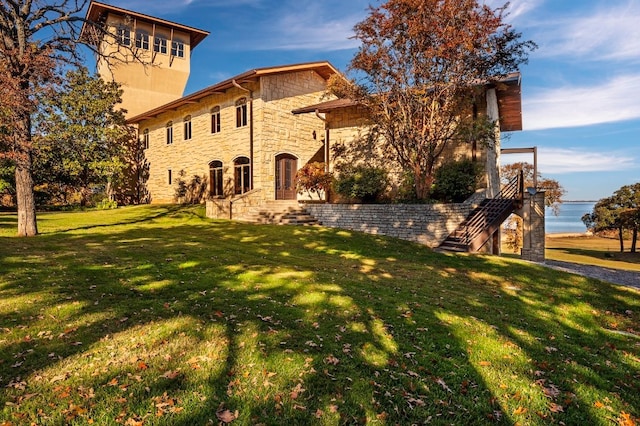 view of front of house featuring a front yard