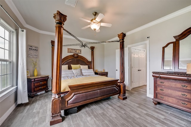 bedroom featuring light hardwood / wood-style flooring, ceiling fan, and crown molding