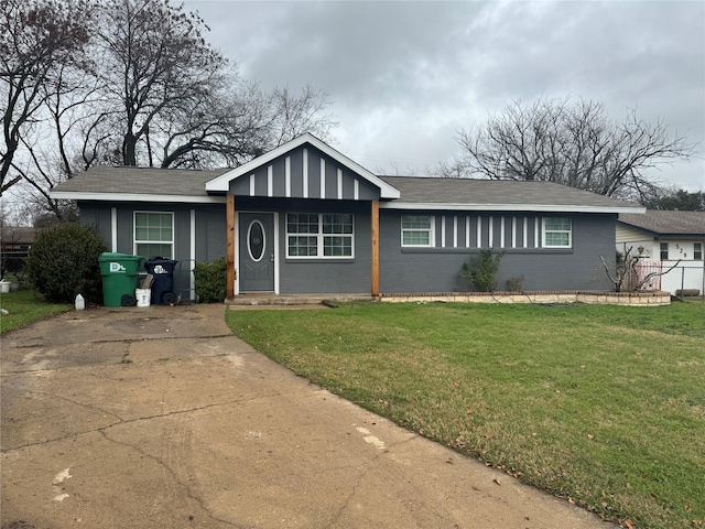 ranch-style house featuring a front lawn