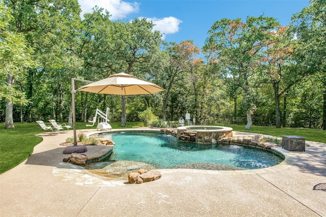 view of pool featuring an in ground hot tub, a lawn, and a patio