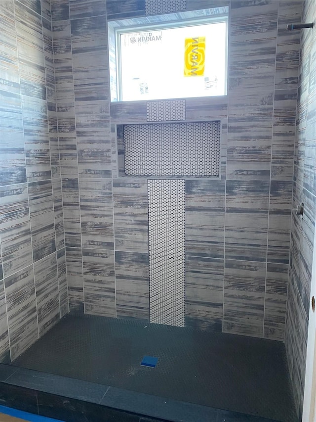 room details featuring tiled shower