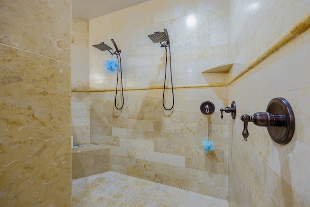 bathroom featuring tiled shower