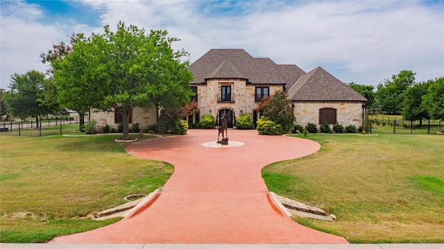 view of front facade featuring a front lawn