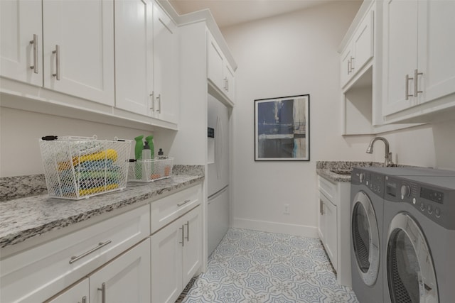 laundry room featuring sink, cabinets, washer and clothes dryer, and light tile patterned floors