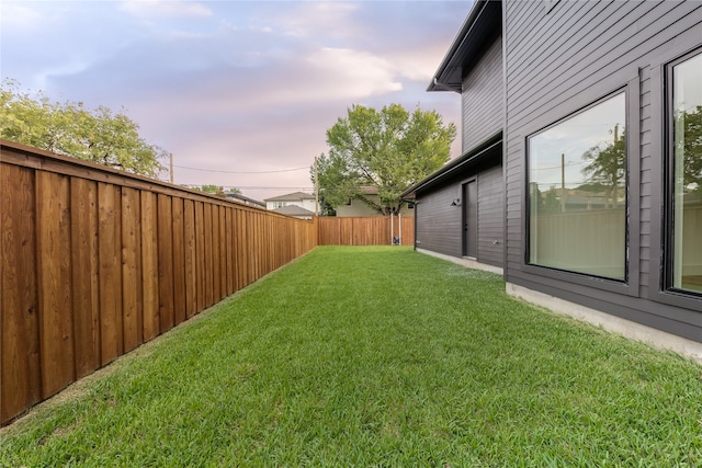 view of yard at dusk