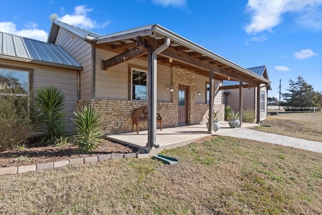 exterior space featuring a front yard