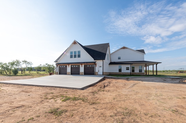 modern inspired farmhouse featuring a porch and a garage