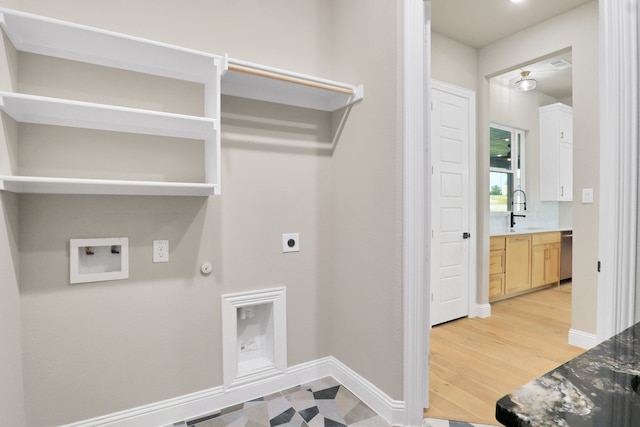 laundry room featuring hookup for a gas dryer, light hardwood / wood-style flooring, hookup for a washing machine, sink, and electric dryer hookup