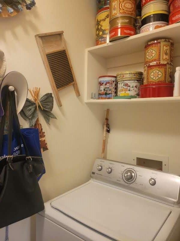 washroom with laundry area and washer / clothes dryer