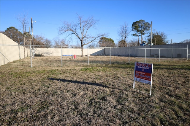 Listing photo 3 for 4208 N Main St, Cleburne TX 76058