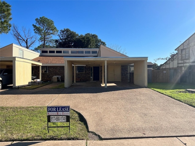 view of front of house featuring a front yard and a carport