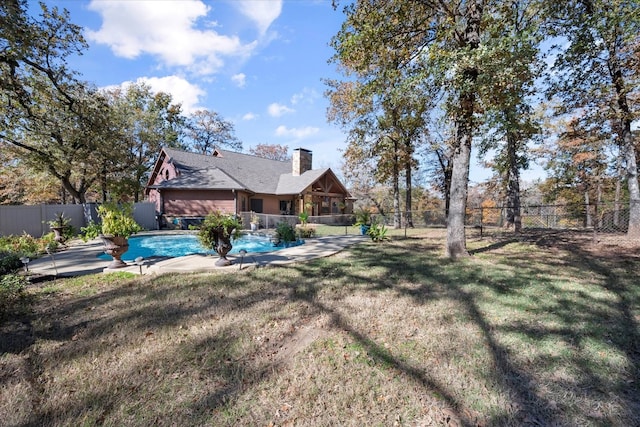 view of yard with a fenced in pool