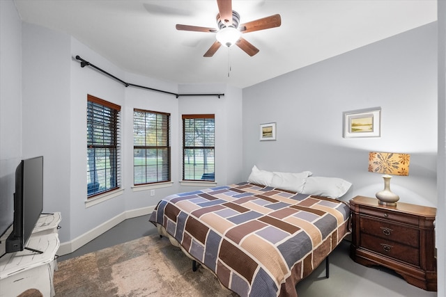 bedroom with ceiling fan