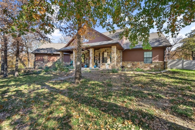 view of front of house with a front lawn