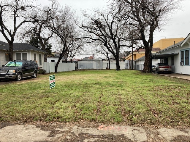 Listing photo 2 for 817 Centre St, Dallas TX 75208