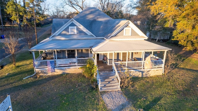 view of front facade featuring covered porch and a front lawn