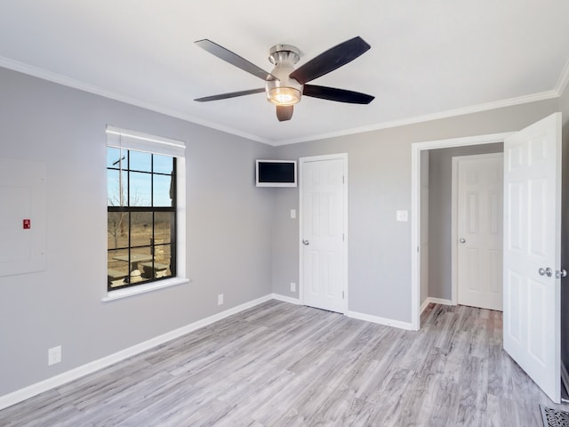 unfurnished bedroom featuring ceiling fan, crown molding, and light hardwood / wood-style floors