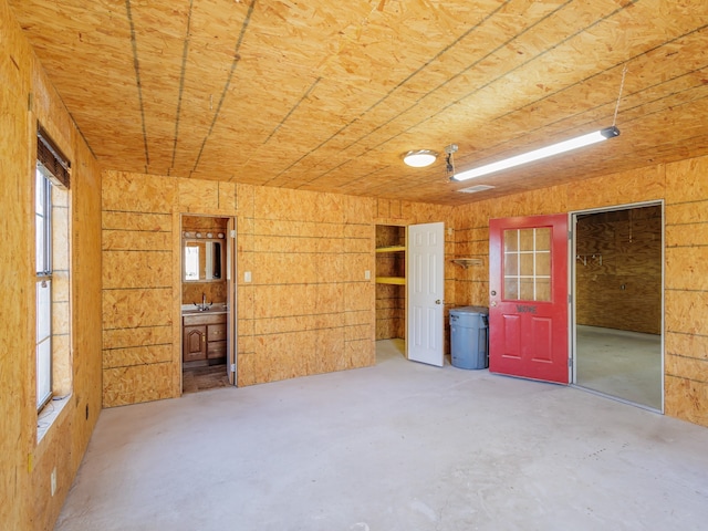 spare room featuring concrete floors