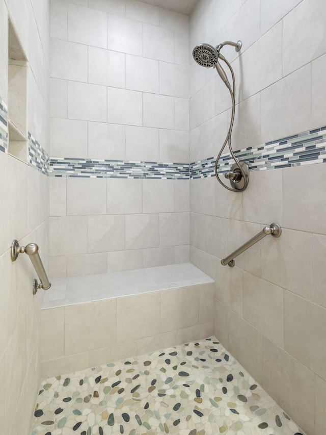 bathroom featuring tiled shower