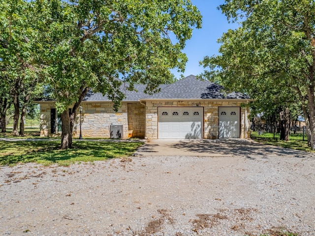 view of front facade featuring a garage