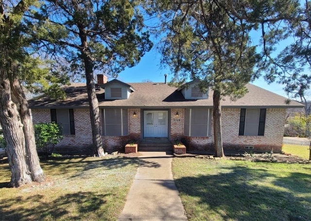 view of front of property with a front lawn