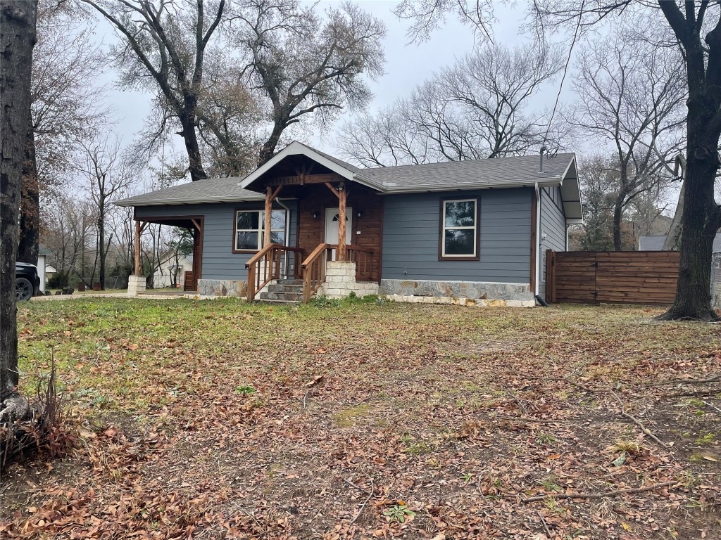 view of front of property