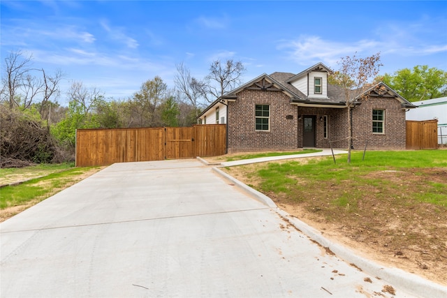 view of front of home with a front lawn