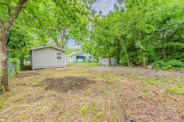 view of yard with a storage unit