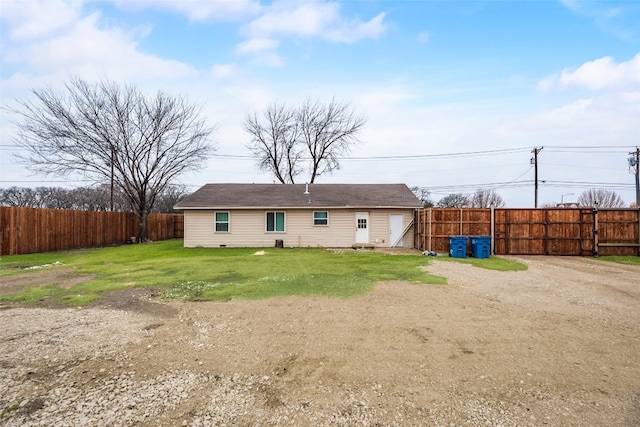 back of house featuring a yard