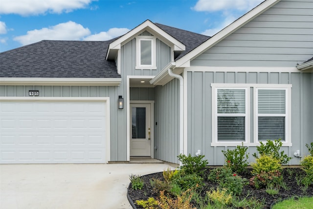 view of front facade with a garage