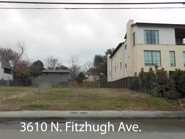 Listing photo 2 for 3610 N Fitzhugh Ave N, Dallas TX 75204