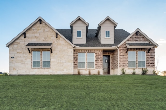 view of front of property with a front yard